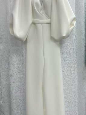 Elegant Off White Puff-Sleeve Jumpsuit